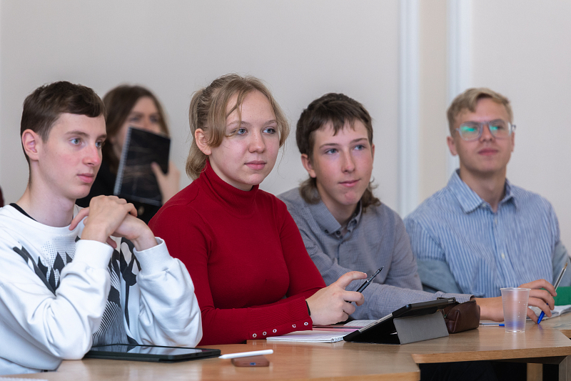 Профильная смена по истории познакомила олимпиадников с историей России XX века